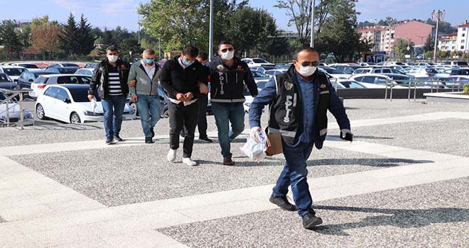 Bolu’da 263 gram uyuşturucu ile yakalanan 3 kişi adliyeye sevk edildi