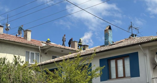 Bolu'da 3 katlı evde çıkan baca yangını söndürüldü