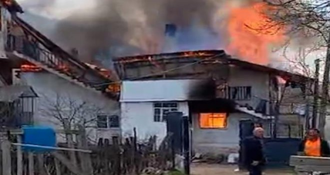 Bolu'da 3 yapı alevlere teslim oldu………