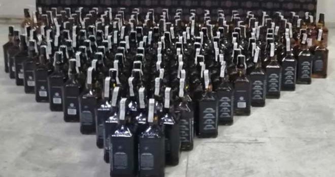 Bolu’da 47 bin 500 lira değerinde sahte alkollü içecek yakalandı