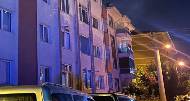 Bolu'da 5 katlı apartmanda yangın paniği........