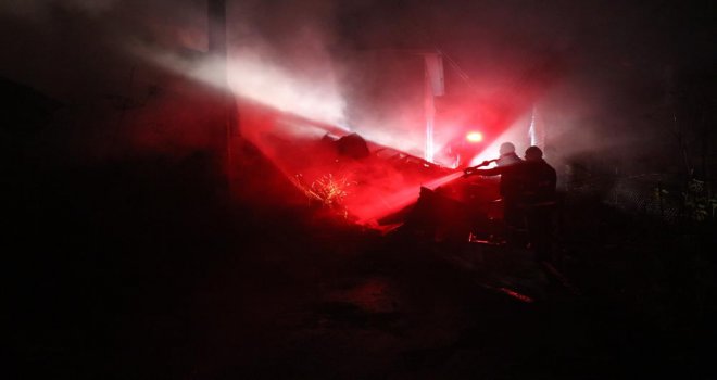 Bolu’da ahır ve samanlık yangında kül oldu