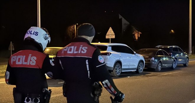 Bolu’da ani fren yapıp kaçan sürücü, zincirleme kazaya neden oldu: 3 yaralı