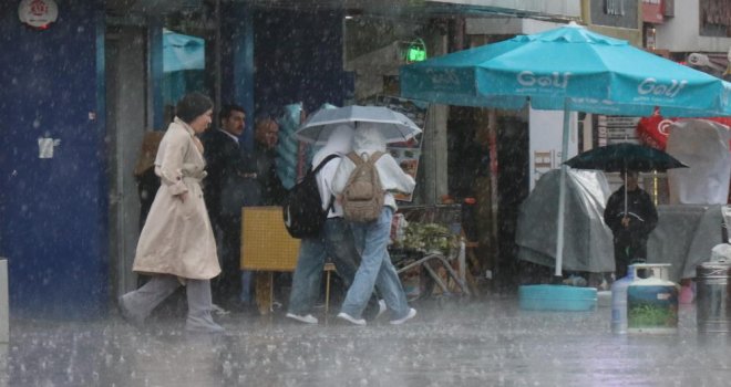 Bolu’da aniden bastıran sağanak hayatı olumsuz etkiledi......