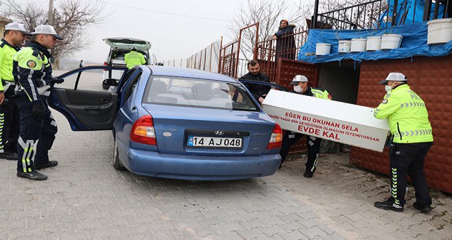 Bolu’da, aracına bağladığı tabutla ‘evde kal’ çağrısı yapan sürücüye ceza