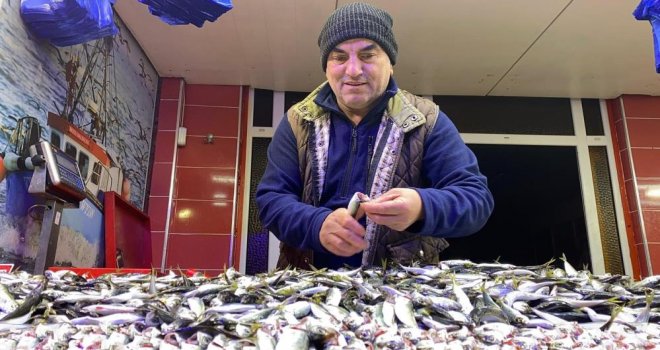 Bolu’da balık tezgahlarını fırtına vurdu