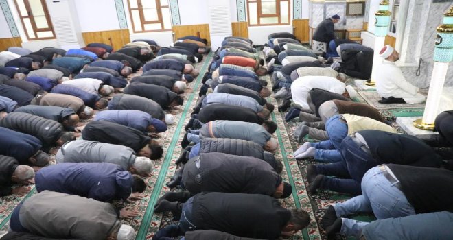 Bolu’da bayram namazında camiler doldu taştıı