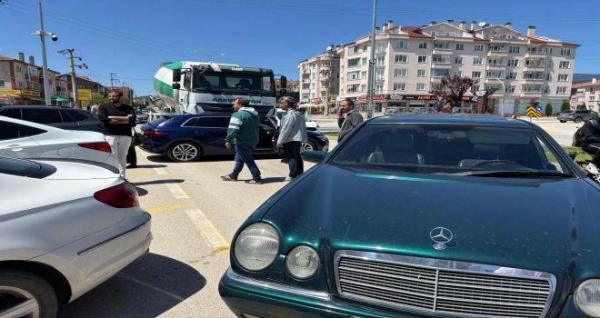 Bolu'da beton mikseri ile otomobil çarpıştı: 1 yaralı