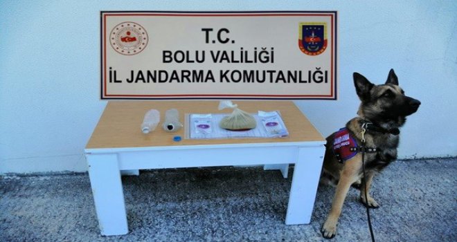 Bolu’da, çekici üzerinde taşınan otomobilde 305 gram esrar yakalandı