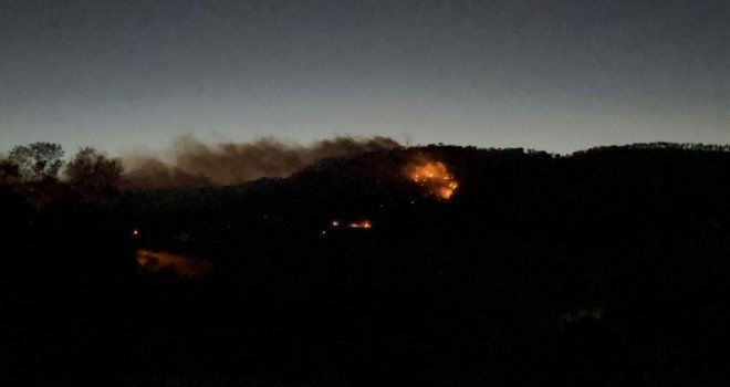Bolu'da çıkan yangın saatlerdir söndürülmeye çalışılıyor