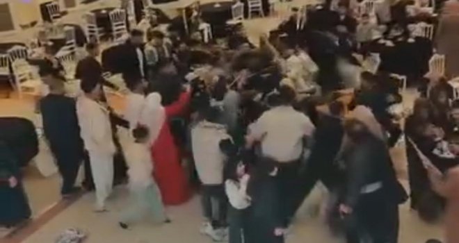 Bolu’da düğün salonunda takı kavgası: Tekme, yumruk ve sandalyeler havada uçuştu