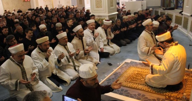 Bolu'da Enderun usulü teravih namazı kılındı.............