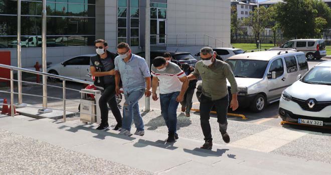 Bolu’da, eroinle yakalanan 3 kişi adliyeye sevk edildi