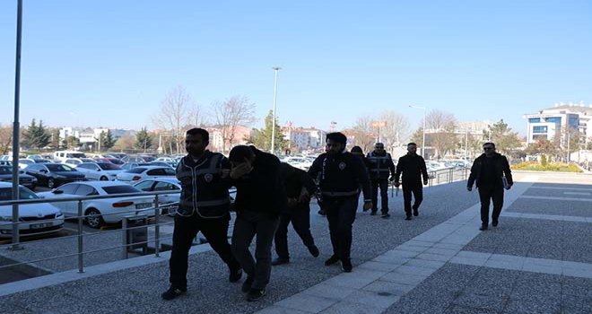 Bolu’da eski iş yerini soyan 3 kişi adliyeye sevk edildi