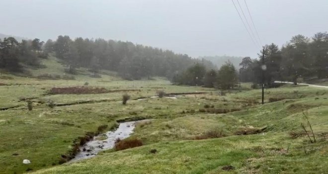 Bolu'da hava sıcaklıkları düştü, yaylalar beyaza büründü