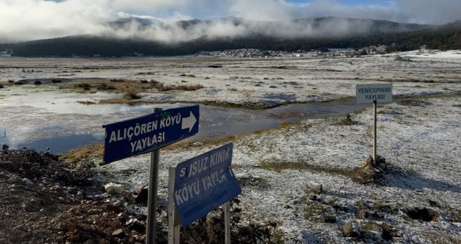 Bolu’da hava sıcaklıklarının sıfırın altına düştüğü bölgelerde kaynak suları dondu
