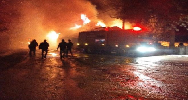 Bolu’da iki katlı ev alevlere teslim oldu.......