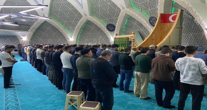 Bolu’da ilk teravih namazı kılındı......