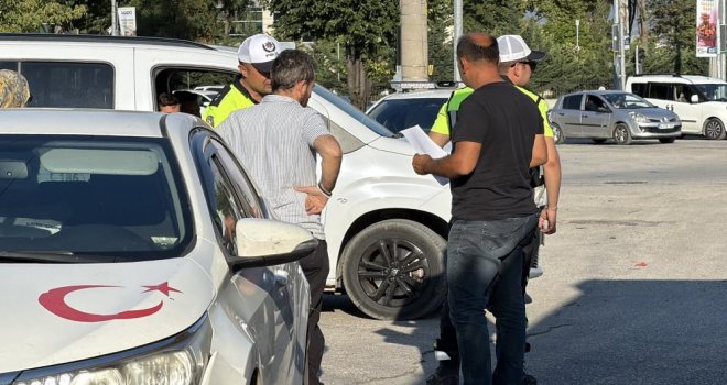 Bolu'da kamyonla otomobil çarpıştı…….