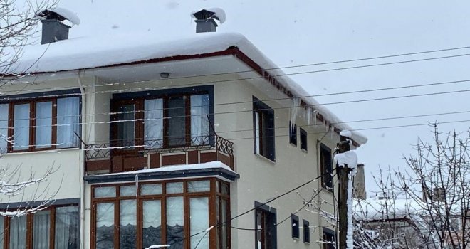 Bolu'da kar ve buz kütleleri tehlike saçıyor......