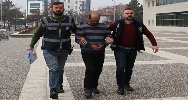 Bolu’da, karısını 32 yerinden bıçaklayarak öldüren sanık ilk kez hâkim karşısında