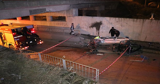 Bolu’da, köprüden uçan otomobil hurdaya döndü: 2 ölü...