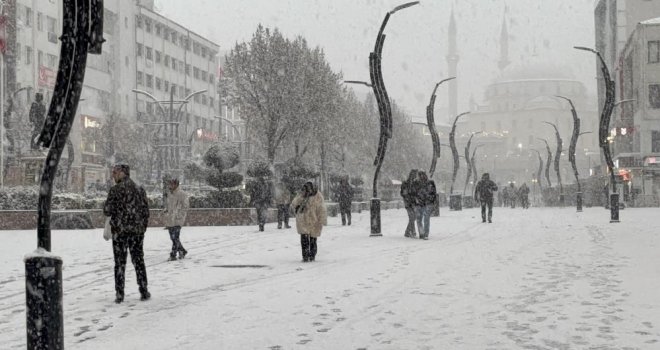 Bolu’da lapa lapa kar yağışı etkili oluyor......