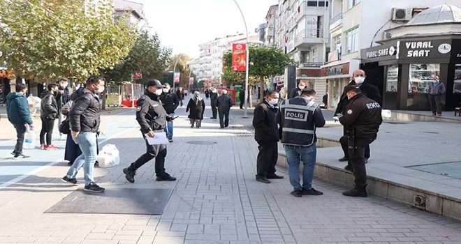 Bolu’da maske cezası kesilen vatandaşla polis arasında tartışma
