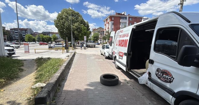 Bolu'da onlarca sürücü ‘alışkanlık' kurbanı oldu: 20'ye yakın aracın lastiği patladı