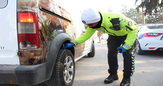 Bolu’da otogar ve şehir içinde kış lastiği uygulaması