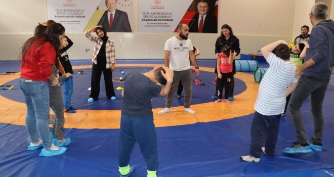 Bolu'da özel öğrenciler hayatlarını sporla renklendiriyor...