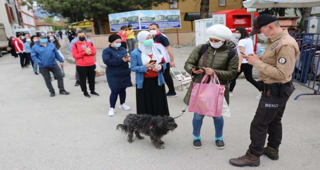 Bolu’da, pazar yerleri sıkı denetim altında açıldı