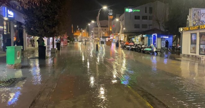 Bolu’da sağanak yağış etkili oluyor…..