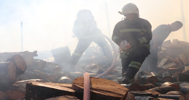 Bolu’da samanlık yangınında yüzlerce tavuk telef olmaktan kurtarıldı
