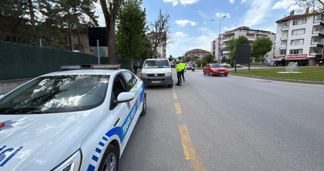 Bolu'da sinyal vermeyen sürücülere ceza yağdı.......