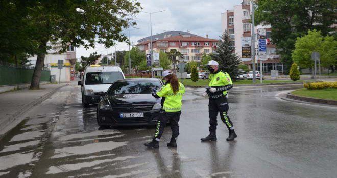Bolu’da, sokağa çıkma yasağına uymayan 24 kişiye 17 bin 960 lira ceza