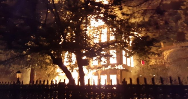 Bolu’da tarihi Keyvanlar Konağı kül oldu: Alevler geceyi aydınlattı
