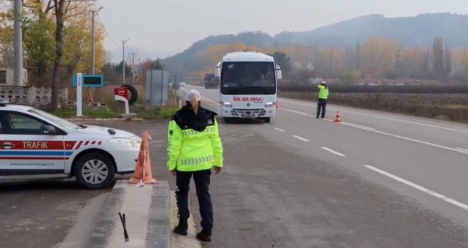 Bolu'da trafik denetimlerinde 3 milyon 19 bin lira ceza.......