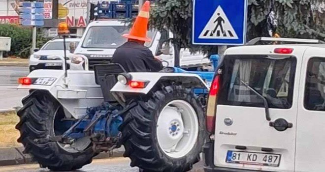 Bolu'da traktör sürücüsünden yağmura karşı 'dubalı' önlem