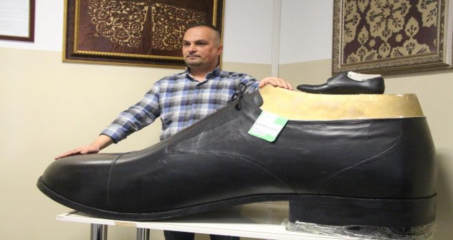 Bolu'da Türkiye'nin en büyük giyilebilir ayakkabısı üretildi: Tam 222 numara