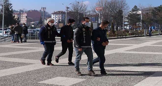 Bolu’da uyuşturucu ile yakalanan 2 kişi gözaltına alındı