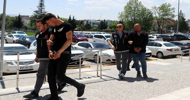 Bolu’da uyuşturucu maddelerle yakalanan 2 kişi adliyeye sevk edildi