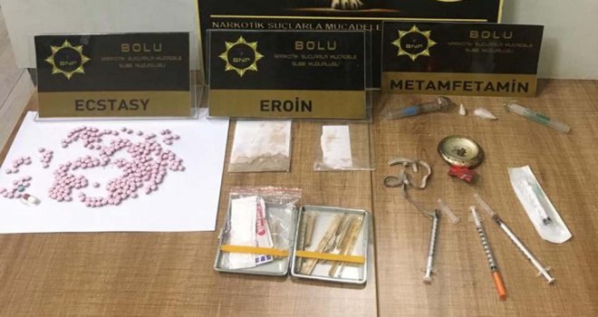 Bolu’da, uyuşturucuyla yakalanan şüpheli adliyeye sevk edildi....