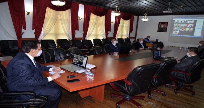 Bolu’da, vali ve kaymakamlar “Biz Bize Yeteriz Türkiyem” kampanyasına bağışta bulundu