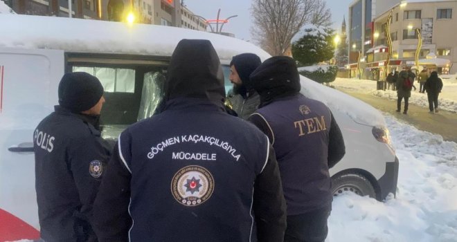 Bolu’da yılbaşı gecesi öncesi sıkı denetim: Tek tek kimlik kontrolü yapıldı......