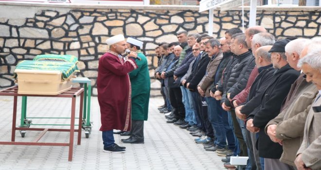 Bolu'daki trafik kazasında yaşamını yitiren karı-koca yan yana defnedildi