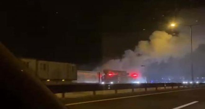 Kahramanmaraş’a giden yardım tırı alev aldı