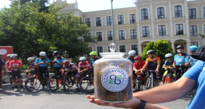 Bolu'nun şehitler kabrinden alınan toprak Halisdemir'in mezarına götürülüyor