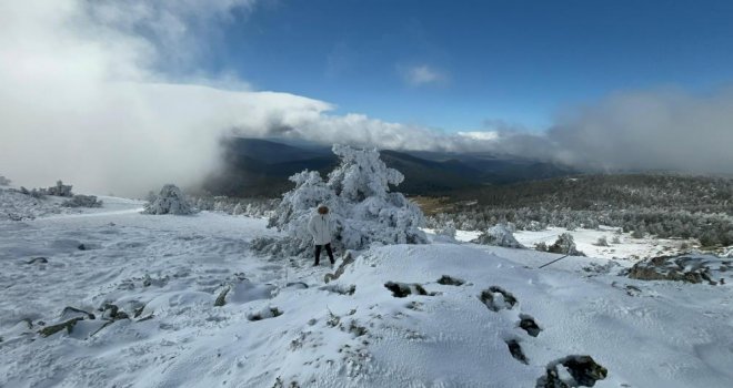 Bolu’nun yükseklerinde kar kalınlığı 15 santimetreye ulaştı….