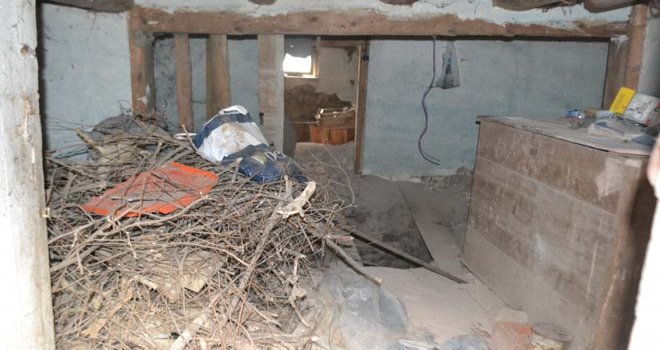 Boş evden gelen kedi sesi, define kuyusunu ortaya çıkardı